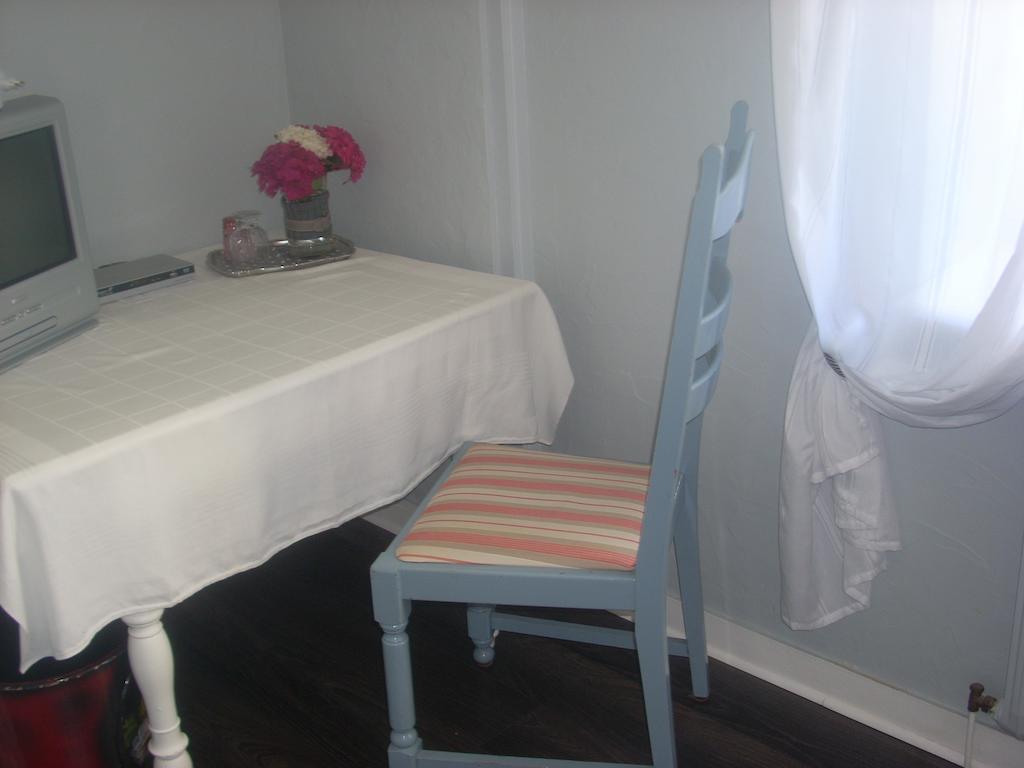 Lanhouarneau Chambres D'Hotes Kergollay חדר תמונה